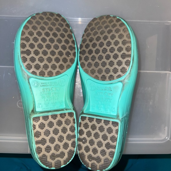Sticky Shoes W8 Nursing, Chef, Kitchen,Work Clogs Waterproof NonSlip Light Green - Picture 13 of 13